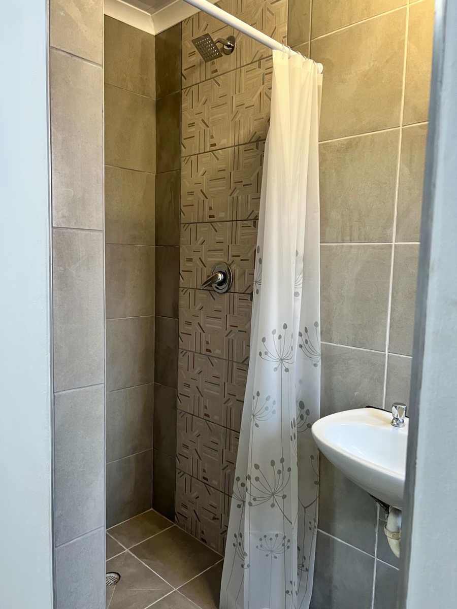 To Let 1 Bedroom Property for Rent in Malibu Village Western Cape